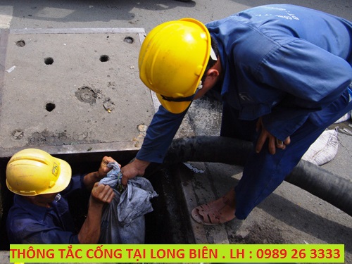 Thông tắc cống tại Long Biên