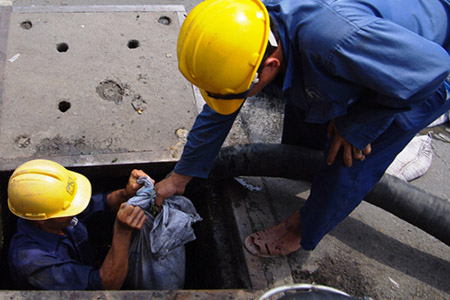 Hút bể phốt tại Nguyễn Huy Tưởng