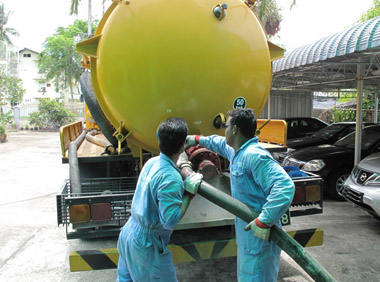 Hút bể phốt tại Quang Trung