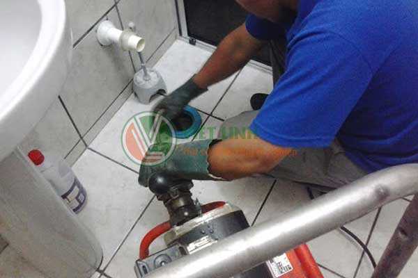 Thông tắc cống tại Mê Linh