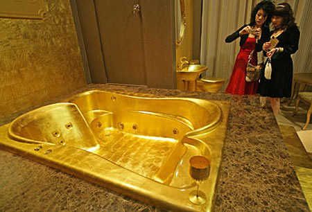 bồn tắm bằng vàng