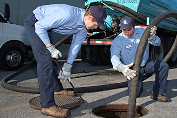 Cách hút bể phốt không đục phá tại Việt Linh