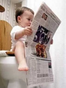 Đọc báo khi đi vệ sinh