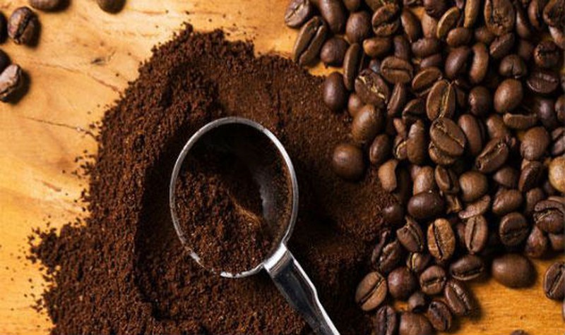 Khử mùi hôi bằng bã cà phê