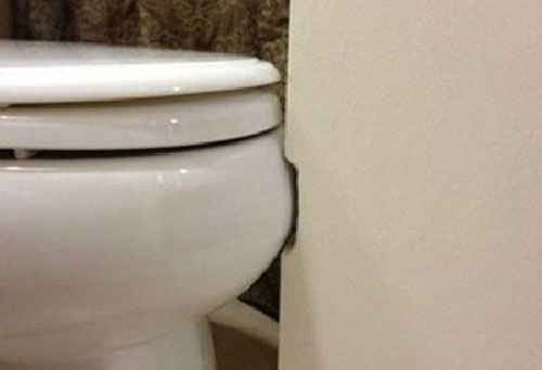 Bồn cầu ôm tường