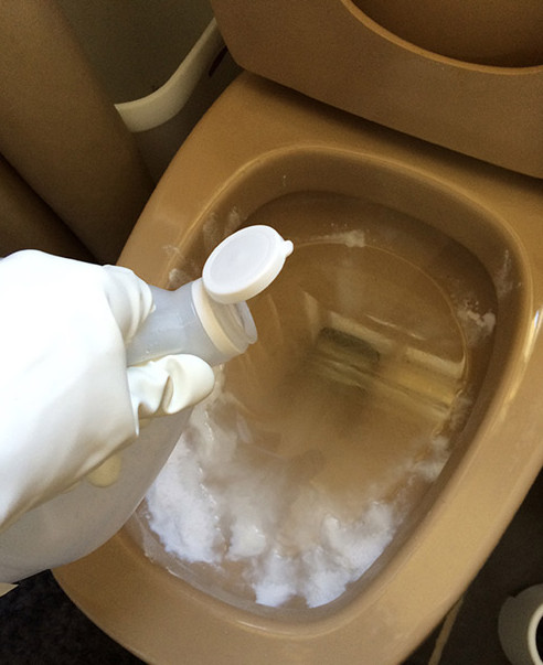 Cách Tẩy bồn cầu